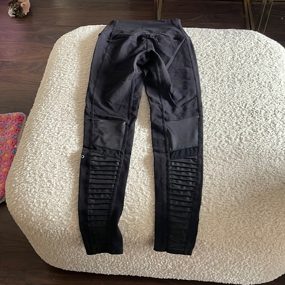 Alo Moto Leggings - Picture 2 of 2